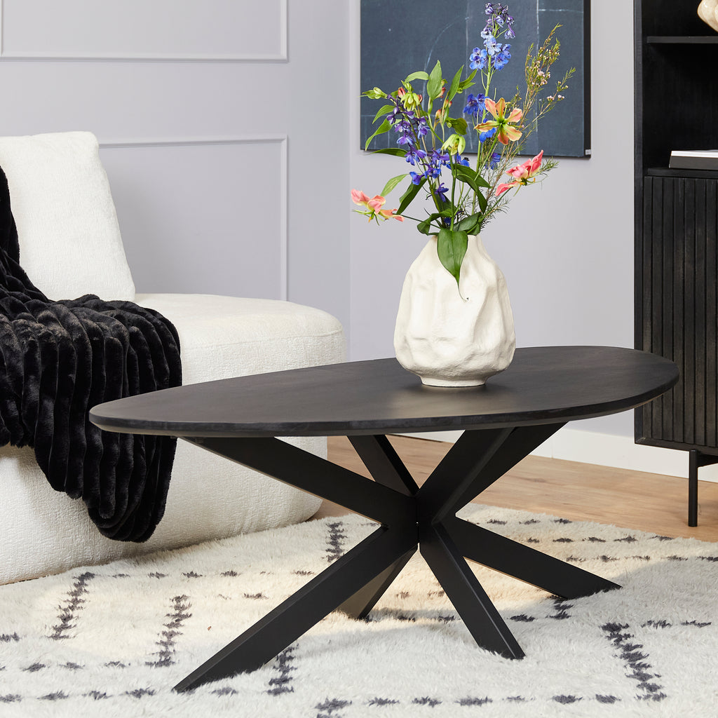 Couchtisch Sydney Schwarz – Tropfenform aus Mangoholz & Metall, sandgestrahlt & matt lackiert, 130 x 67 x 46 cm