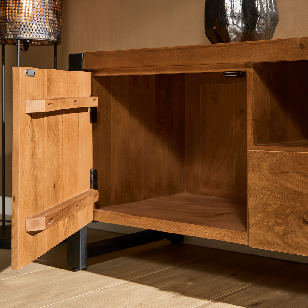 TV-Board Bori Natur – Lowboard aus Mangoholz & Metall mit 2 Türen, Fach & Schublade, schwarzer Rahmen, 150 cm