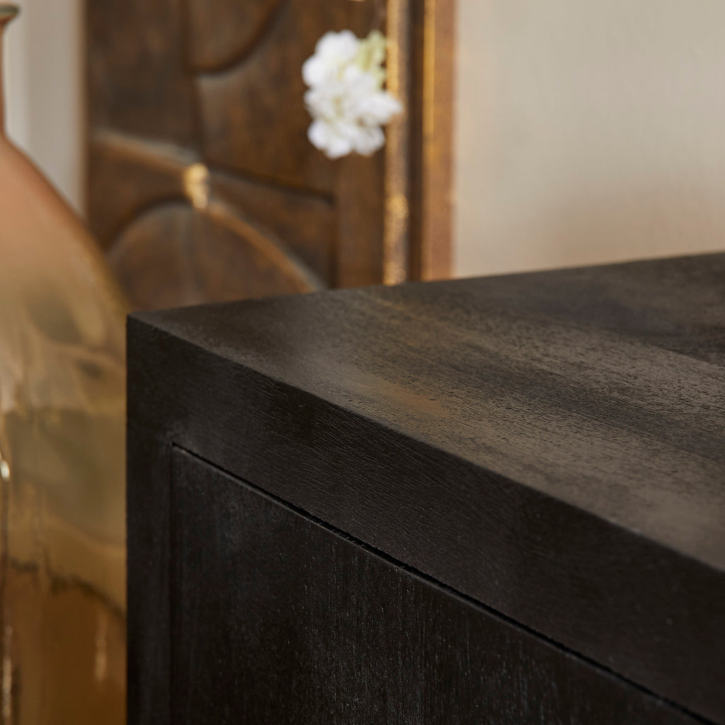 TV-Board Bali Schwarz – Lowboard aus Mangoholz mit 4 Türen & Push-to-Open, modernes TV-Möbel 200 x 42 x 46 cm