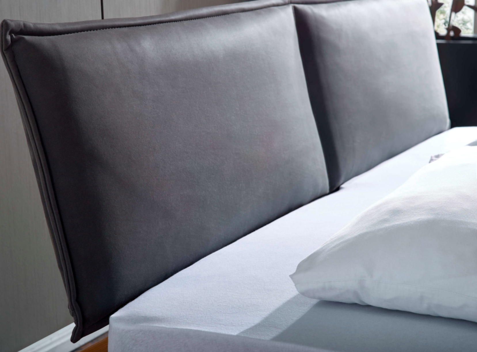 Massivholzbett Benedo 180×200 cm – Kiefer & Lederoptik im modernen Design