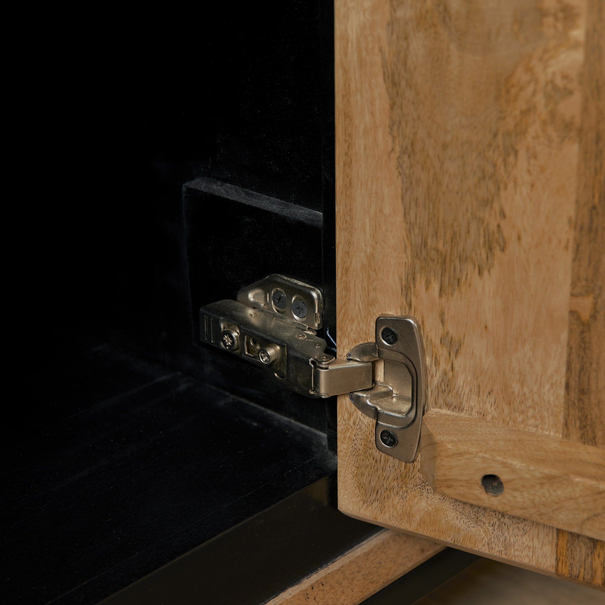 TV Board Rois 180x45x55 cm – modernes Lowboard aus Mangoholz & Metall mit Strukturfront