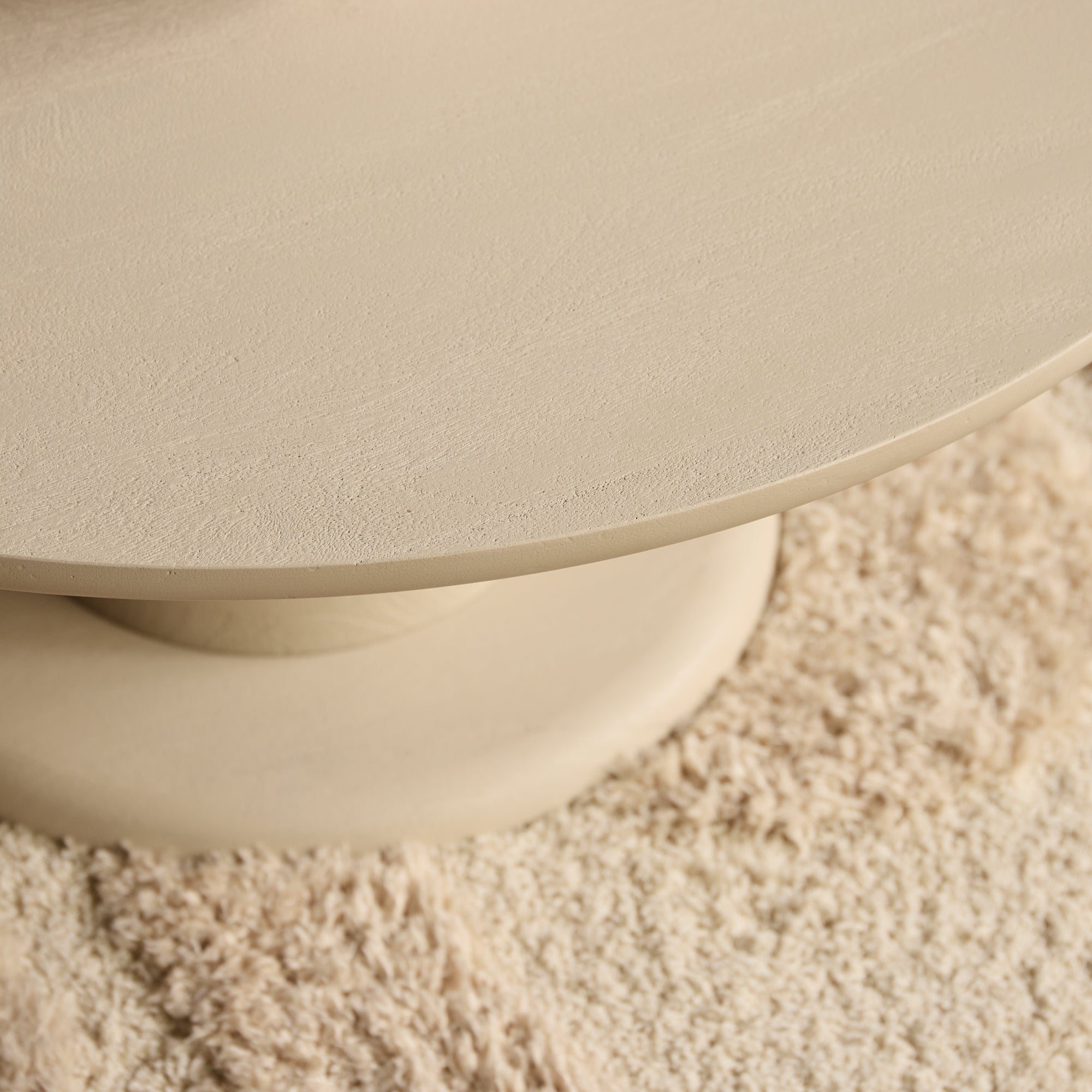 Couchtisch Meri – Mangoholz in Sand-Finish, 90 x 90 x 38 cm, modernes und einzigartiges Design