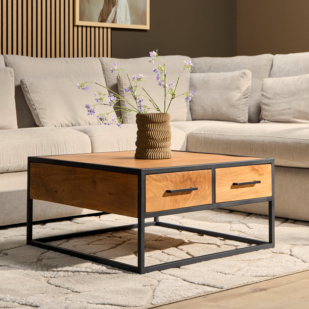 Couchtisch Delta Natur – Quadratischer Mangoholz-Tisch mit 4 Schubladen & Metallgriffen, 80 x 80 x 40 cm