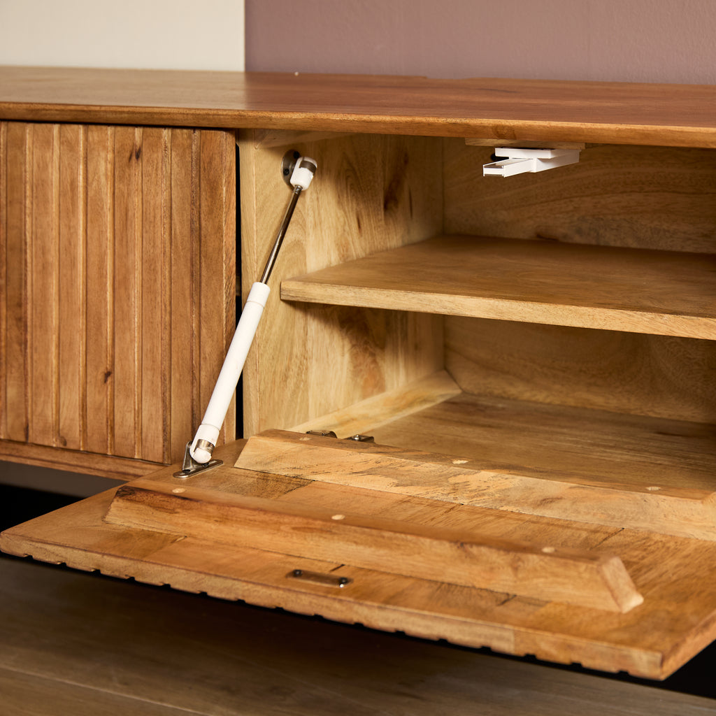 Schwebendes TV Board Mandy Natur 200x35x30 cm – modernes Mangoholz mit Lamellenfront & grifflose Türen