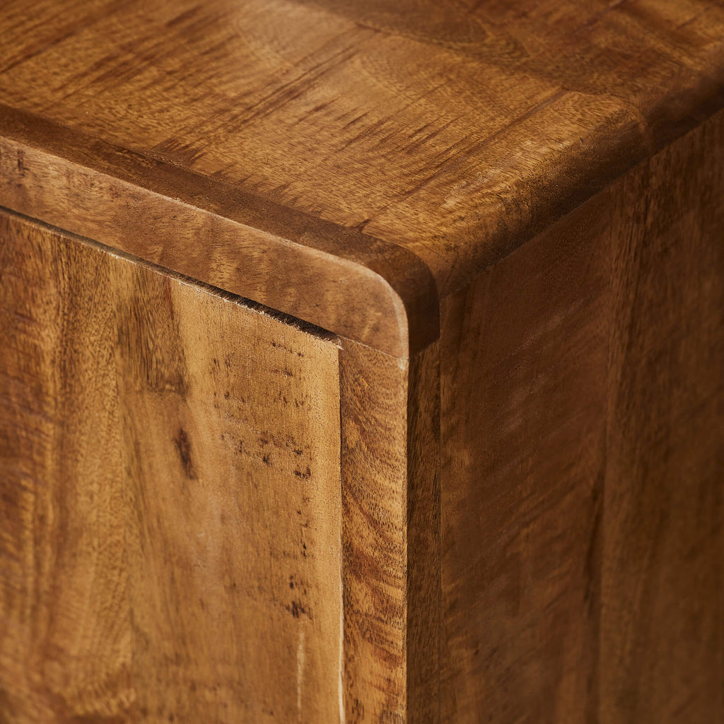 TV-Board Raven Natur – Mangoholz mit schwarzen Designelementen, 2 Türen & offene Fächer, 180 x 45 x 50 cm