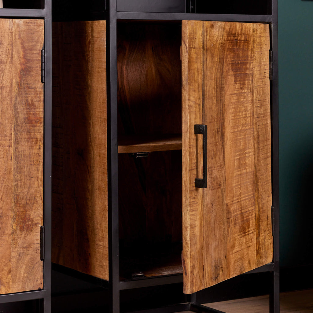 Bücherregal Orlen Mangoholz & Metall 50x40x200 cm – Industrial Regal mit Tür & offenen Fächern