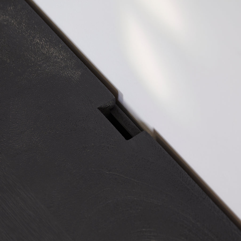 TV-Board Focus Schwarz – Schwebendes Lowboard aus Mangoholz mit Push-to-Open, 280 x 35 x 30 cm