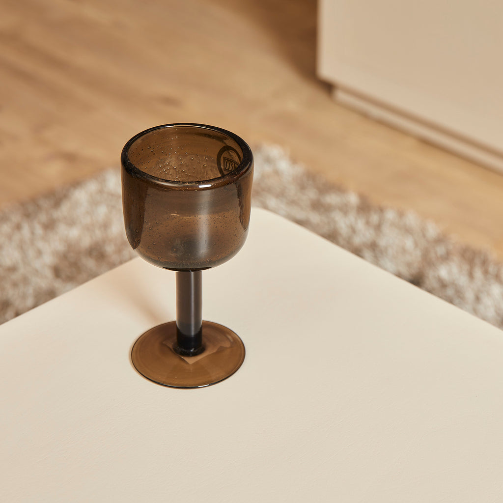 Couchtisch Saya 50x50x45 cm – quadratischer Wohnzimmertisch aus Mangoholz in Sandfarben mit modernem Block-Design