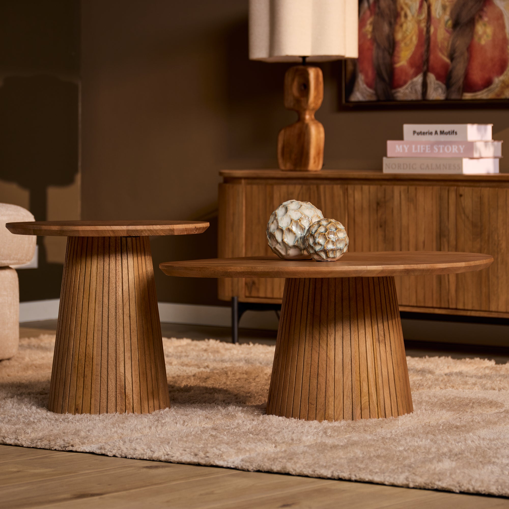 Couchtisch Sole 50x50x46 cm – Runder Wohnzimmertisch aus Mangoholz Natur mit modernem Lattenmuster